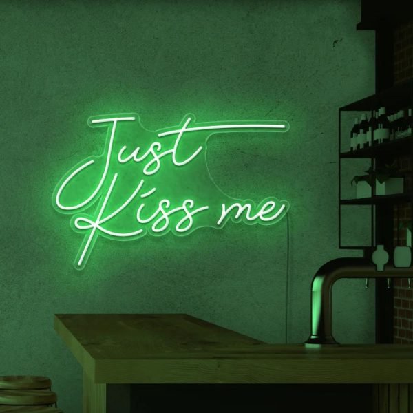 kiss me green