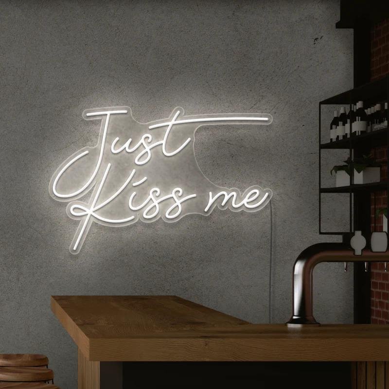 kiss me white